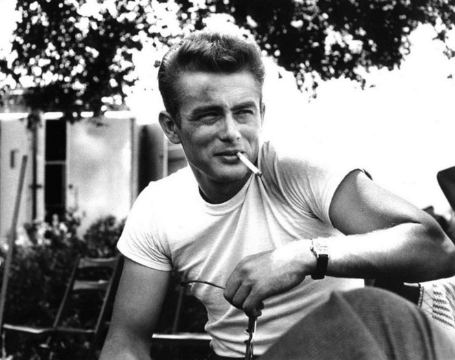 James Dean je eden tistih, ki je populariziral nošenje majic.