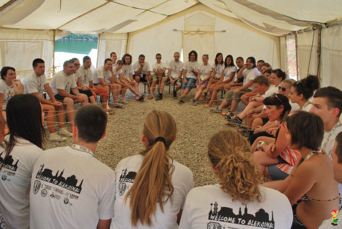 45 mladih iz 6. držav se je udeležilo mednarodnega tabora inovacij in kreativnosti ob Bovanskem jezeru.